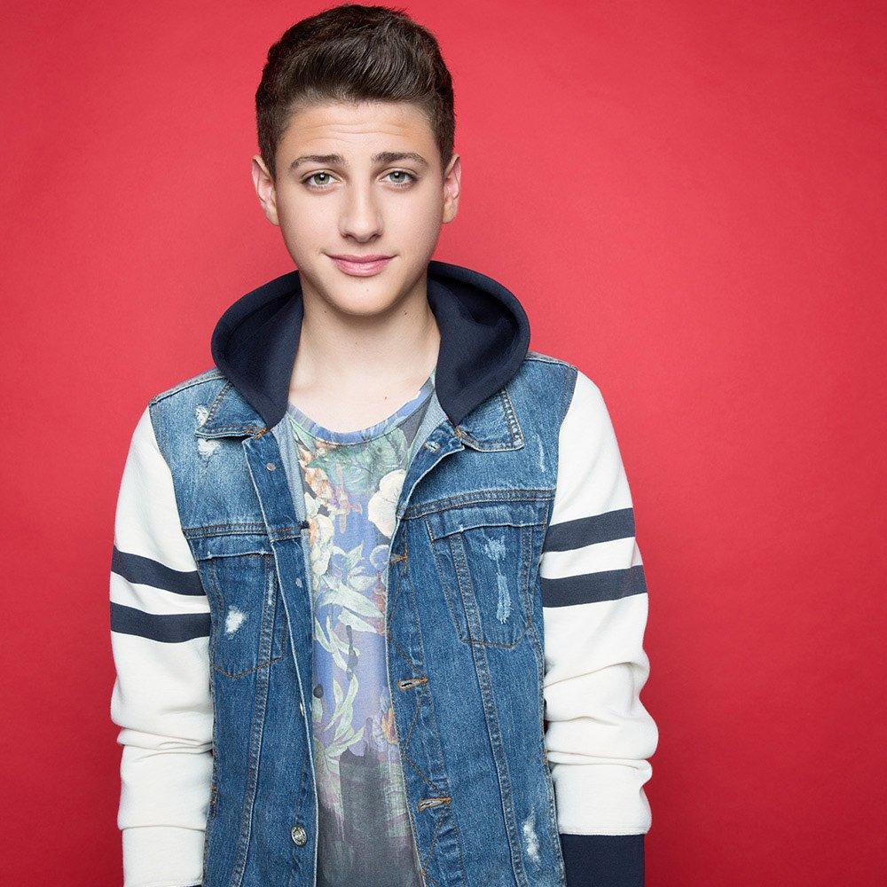 Savage Savage Seamless Paper Photography Backdrop - Color #8 Primary Red, Size 53 Inches Wide x 18 Feet Long, Backdrop for YouTube Videos, Streaming, Interviews and Portraits - Made in USA