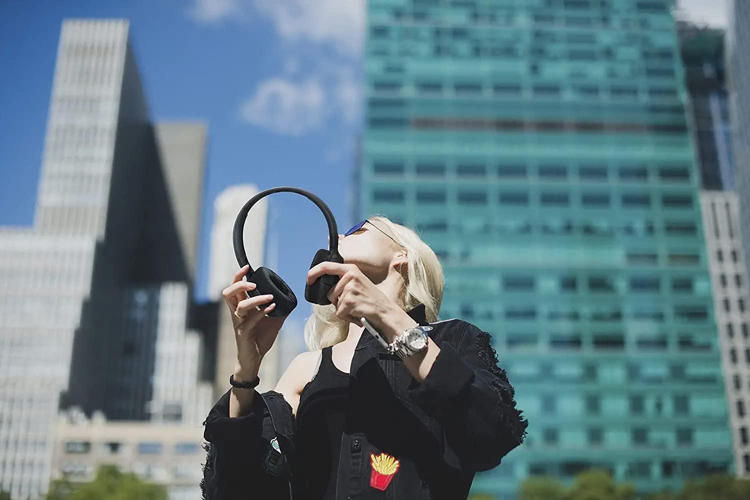 JBL JBL Tune 500BT - On-Ear Wireless Bluetooth Headphones, Includes LED Flashlight Key Chain Bonus (Black) (JBL TUNE 500BT + LED)