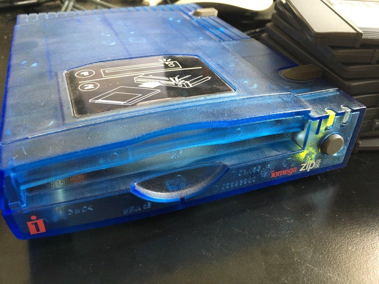 Iomega Iomega Zip 100 Portable USB Drive (PC/Mac)