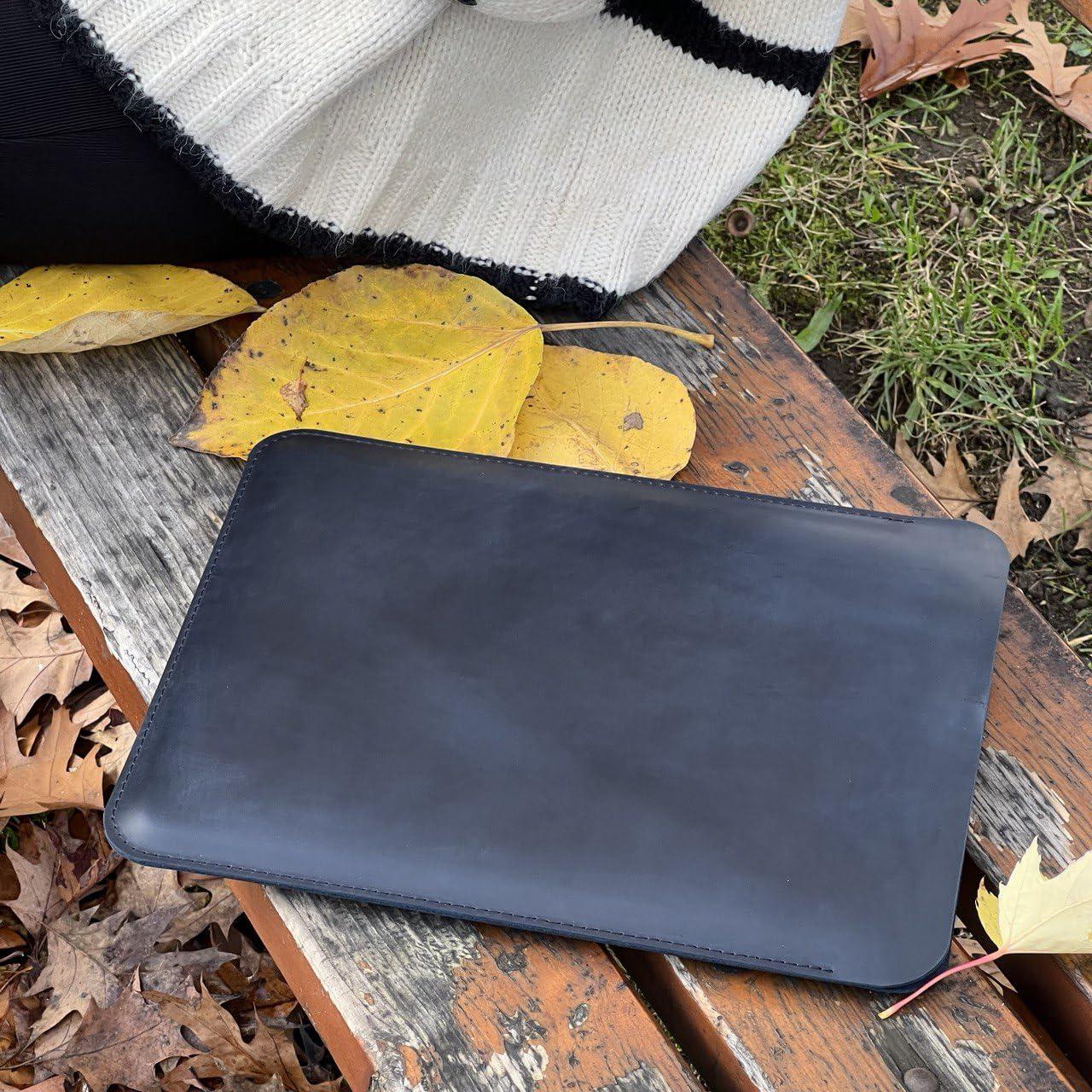 Aartedesign Aartedesign Genuine Vintage Leather Sleeve case for 13-inch MacBook Air/Pro 2018-2025 M1 M2 M3 A2337 A2179 A1932 / 13 MacBook Pro M1 M2 M3 /A2338 A2251 A2289 (2018-2025) (Vertical, Blue)