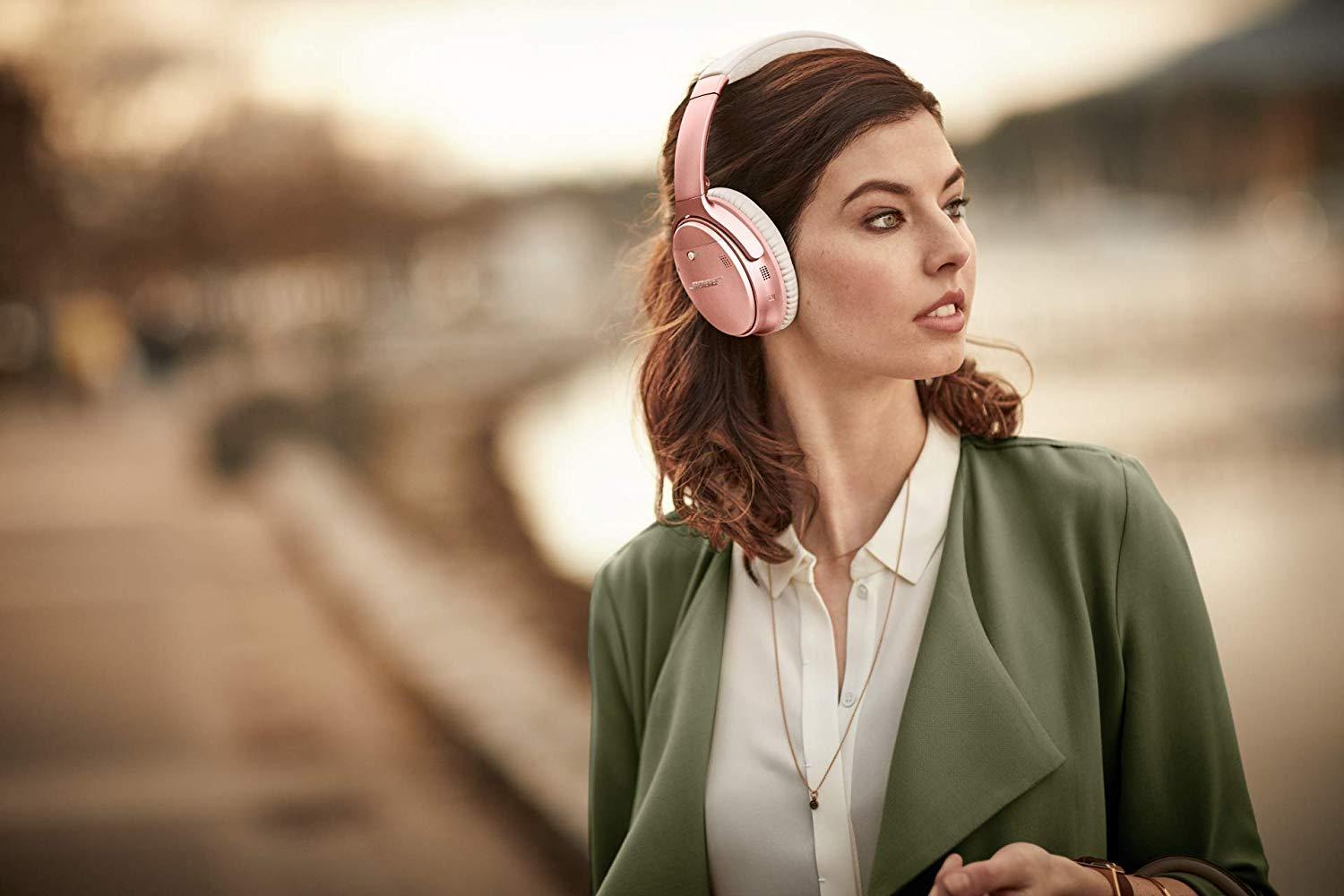 Bose Bose QuietComfort 35 II Wireless Bluetooth Headphones, Noise-Cancelling, with Alexa Voice Control - Rose Gold