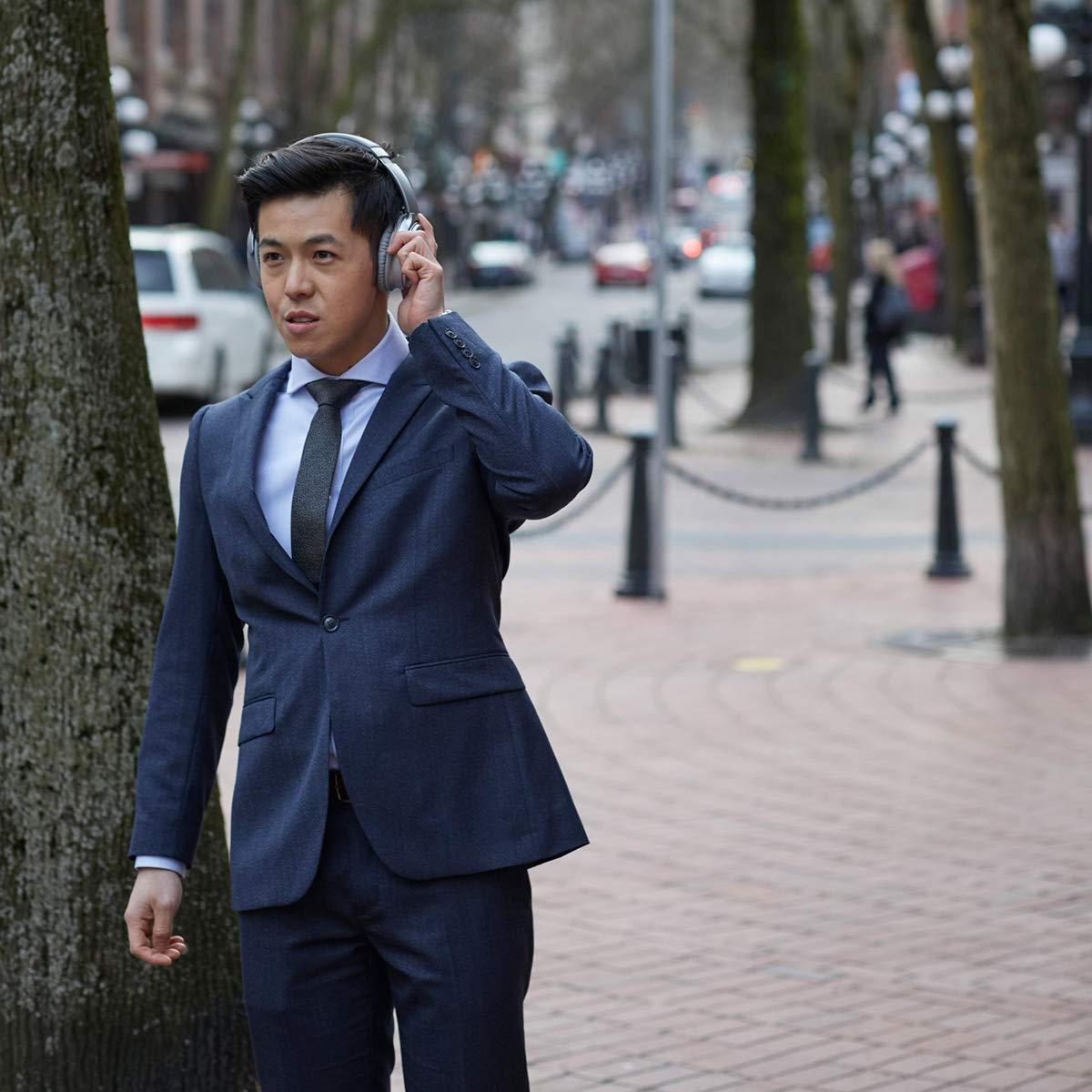 Bose Bose QuietComfort 35 II Noise Cancelling Bluetooth Headphones Wireless, Over Ear Headphones with Built in Microphone and Alexa Voice Control, Silver