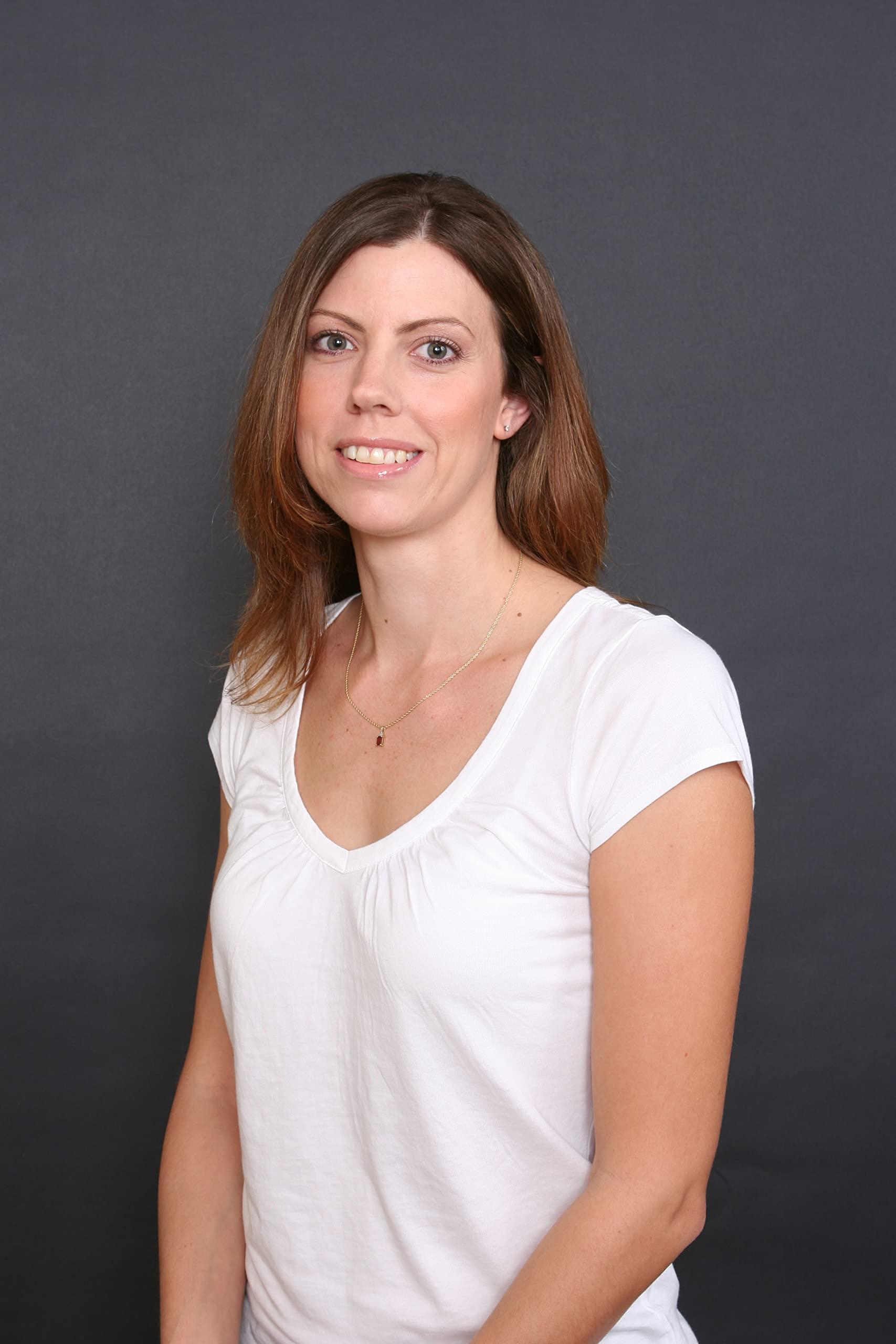 BelgerPhotography Small Spring-Powered Roll-Up/Pull-Down Background ID Photos (Charcoal Grey)