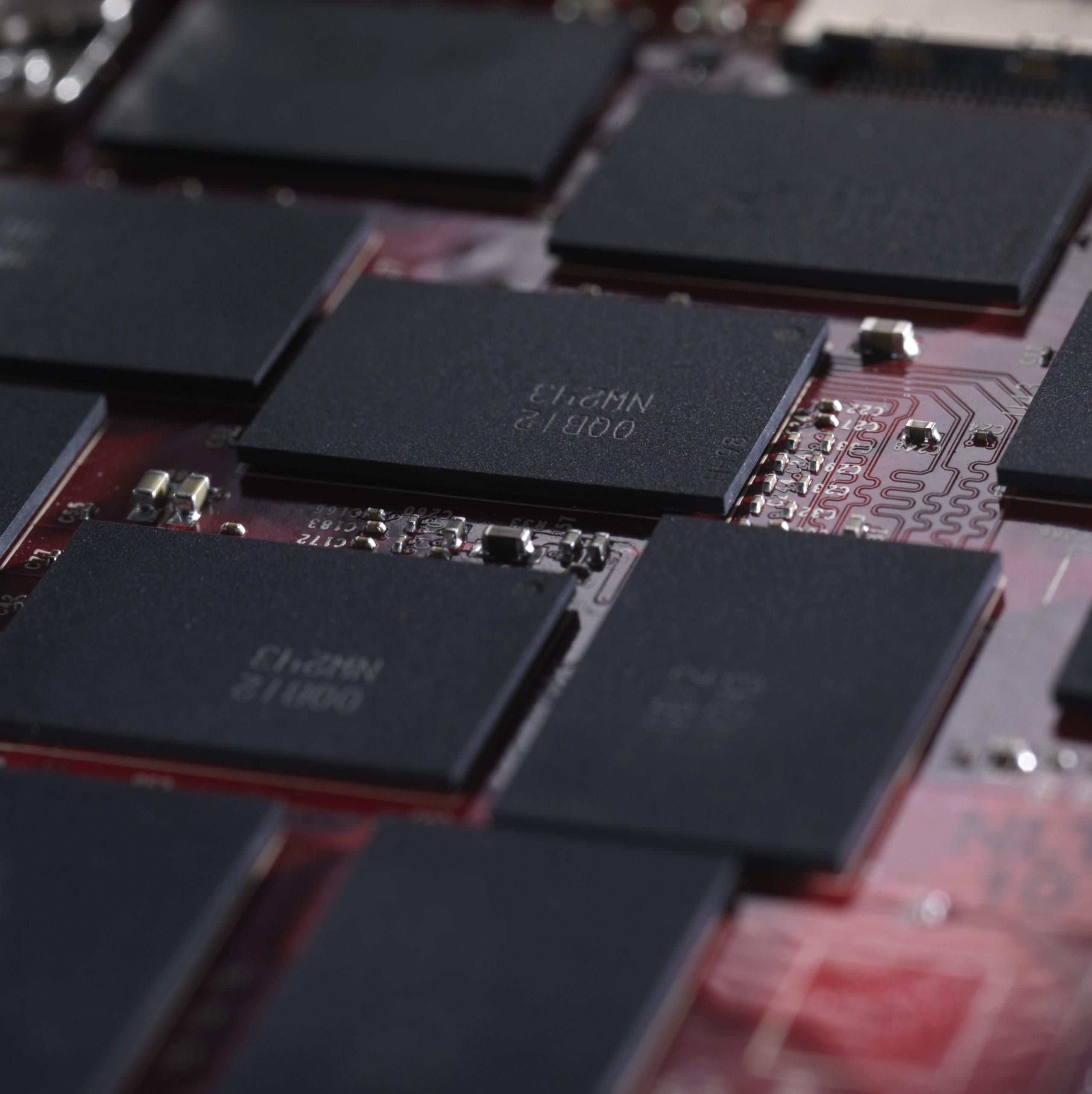 Seagate Seagate Pulsar.2 200 GB SATA 6Gb/s MLC Enabled 2.5-Inch Internal Solid State Hybrid Drive ST200FM0012