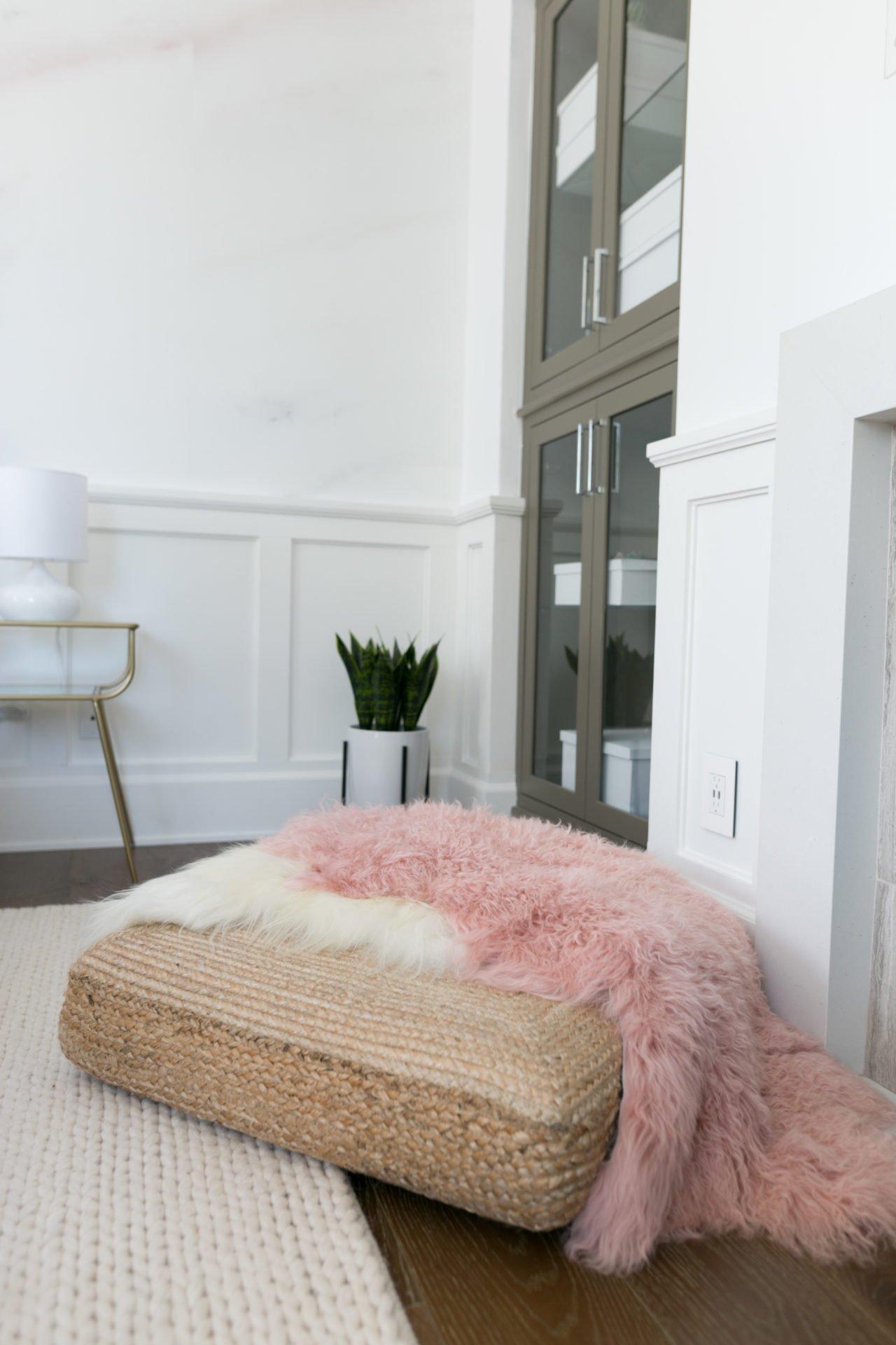 adorne Legrand adorne Dual USB Plus-Size Outlet Combo, White with Matching Wall Plate, ARTRUSB153W4WP