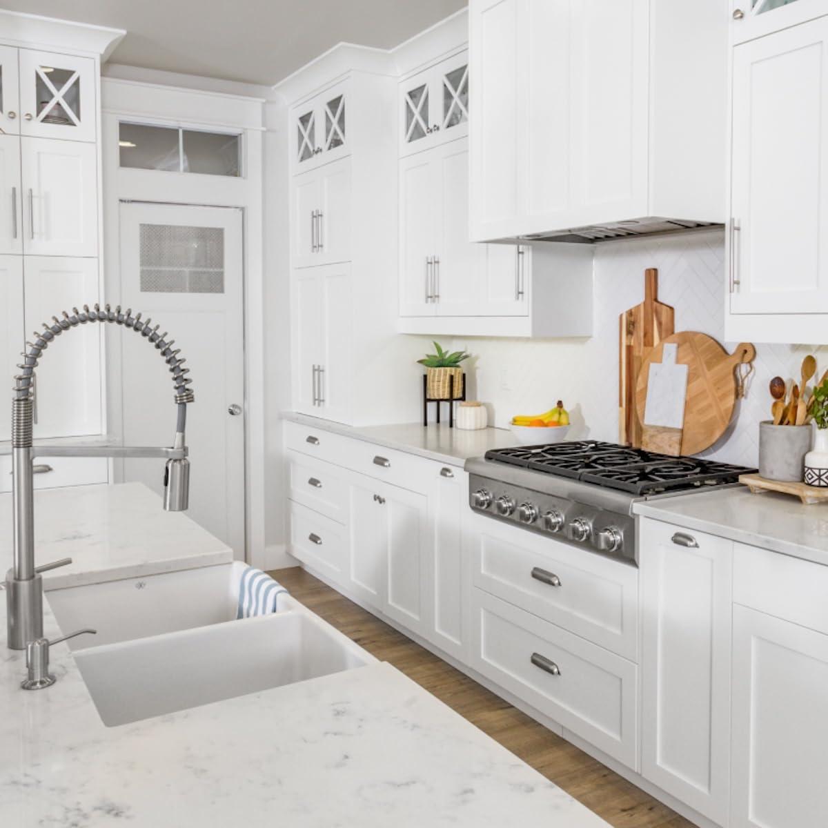 Nuvo Nuvo Titanium Infusion Cabinet Makeover Kit - Easy DIY 7-Piece Set, Brilliant White, Long-Lasting Finish