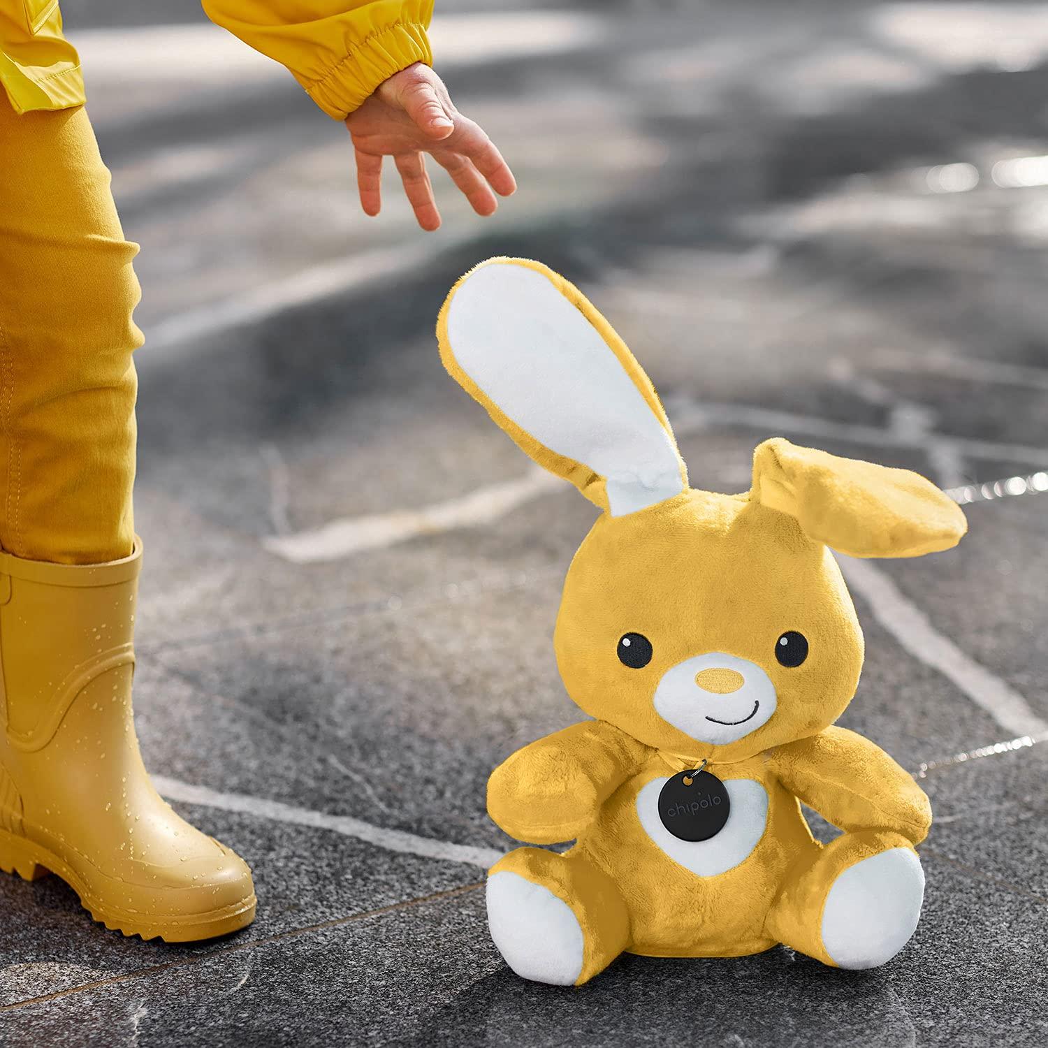 Chipolo Chipolo ONE Spot - 4 Pack - Finder, Bluetooth Tracker - Works with The Apple Find My app (only for iOS) (Almost Black)