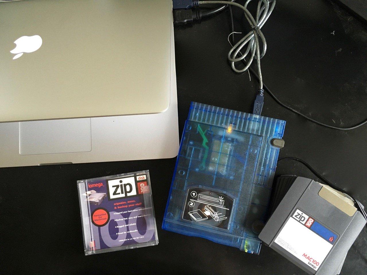 Iomega Iomega Zip 100 Portable USB Drive (PC/Mac)