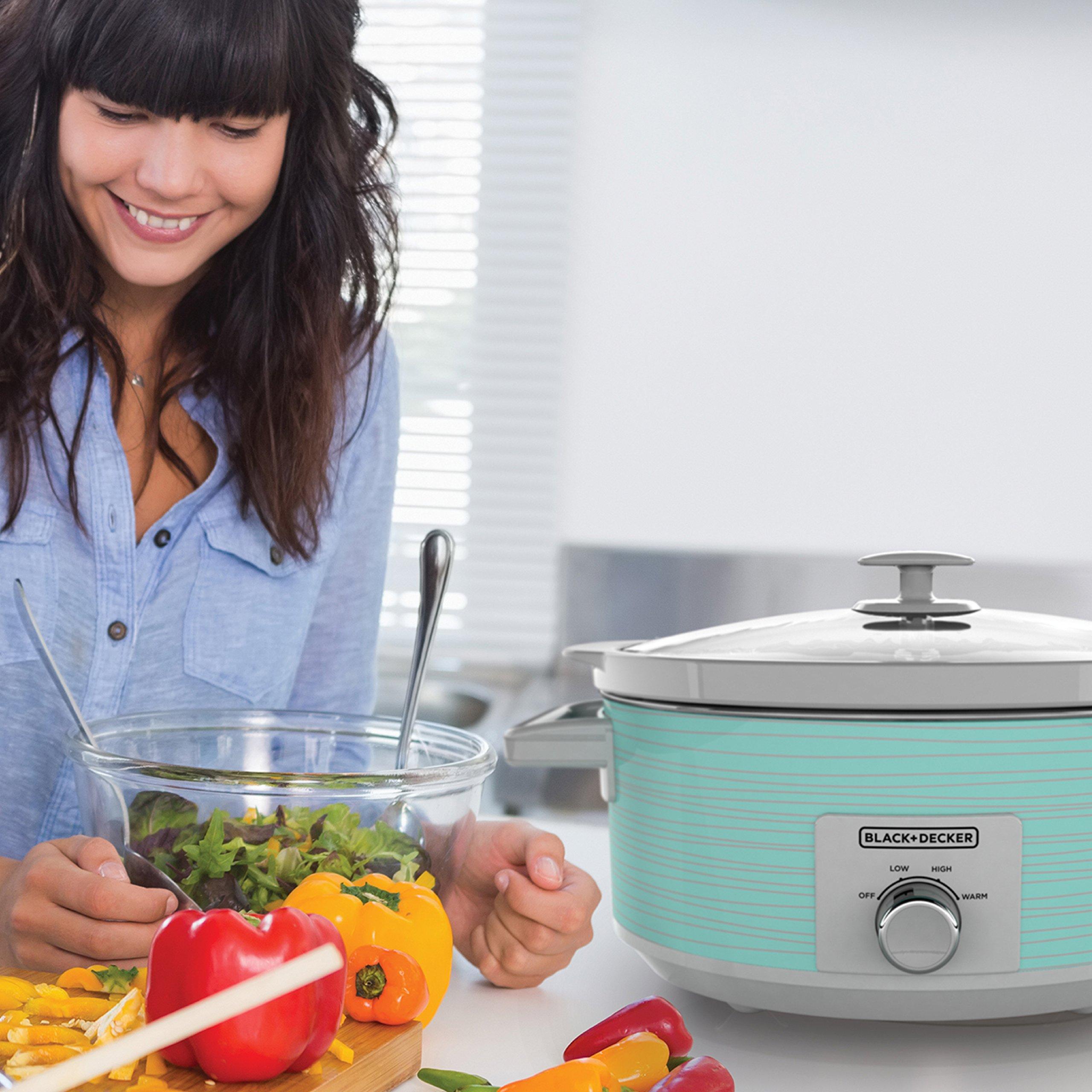 BLACK+DECKER BLACK+DECKER 7-Quart Slow Cooker, SC2007D, Lid Holder, 3 Heat Settings, Extra Large Handles, Dishwasher Safe, Teal