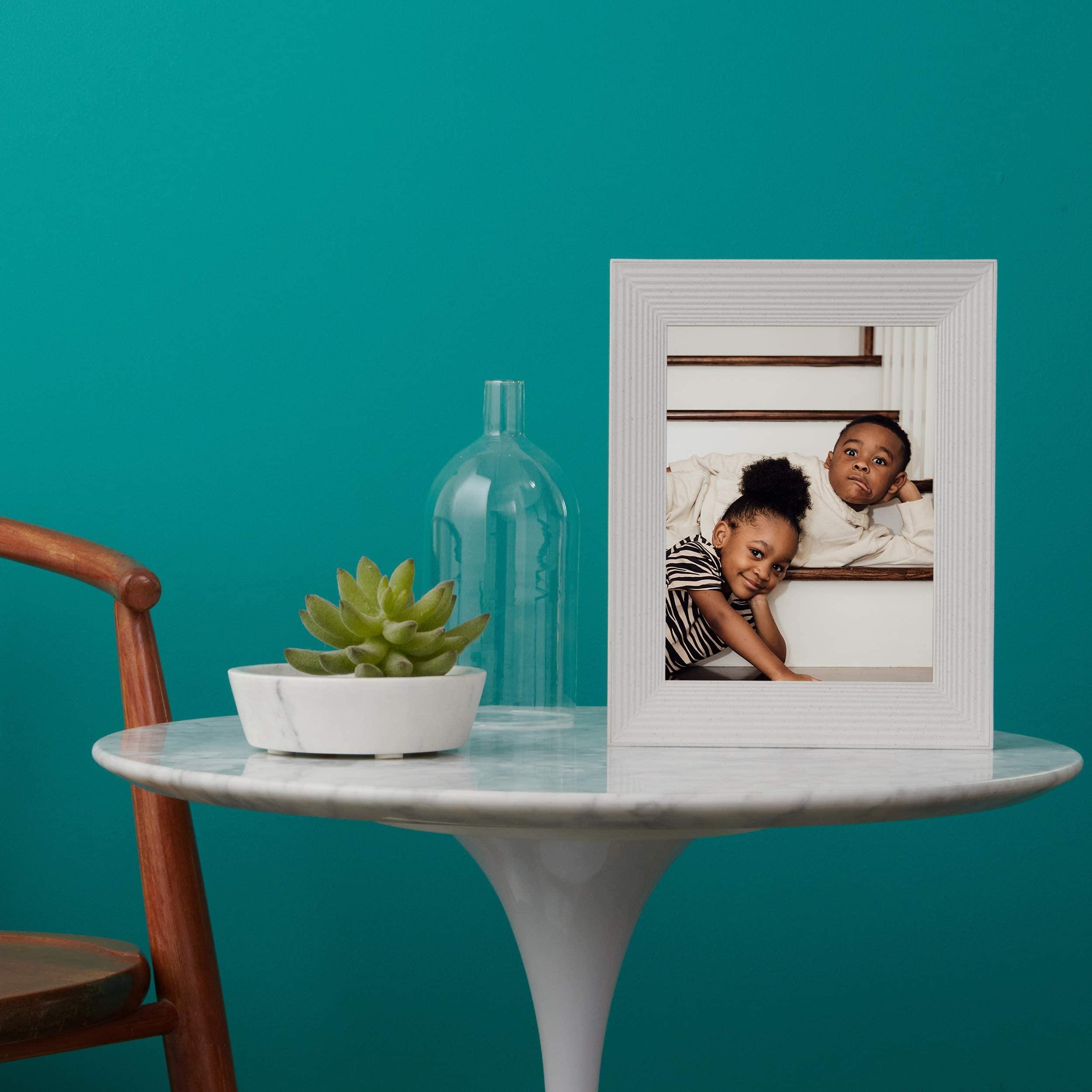 AURA Aura Mason Smart Digital Picture Frame 9 Inch Free Unlimited Storage HD WiFi Frame The Best Way to Share Photos Feel Together from Away