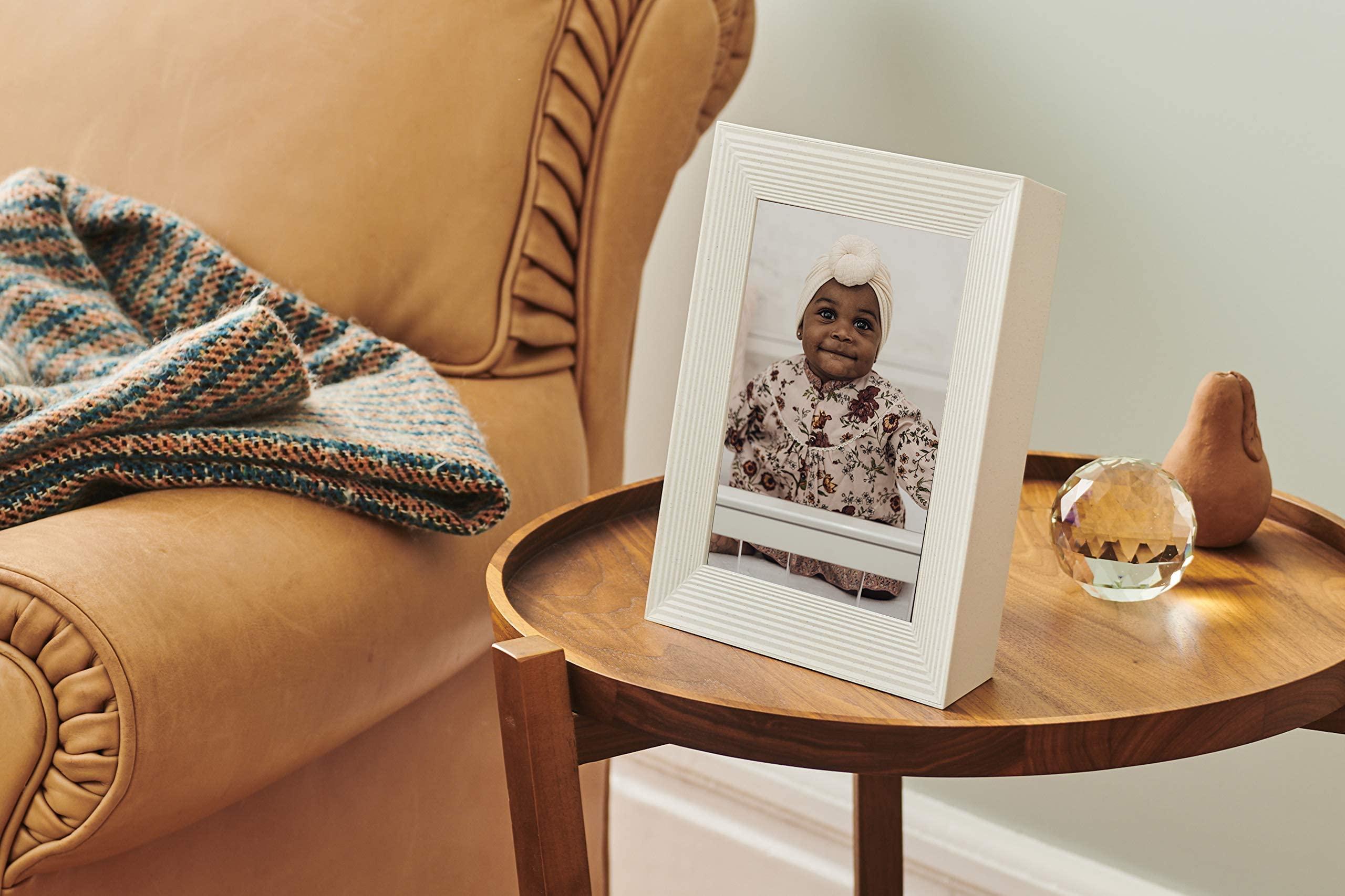 AURA Aura Mason Smart Digital Picture Frame 9 Inch Free Unlimited Storage HD WiFi Frame The Best Way to Share Photos Feel Together from Away