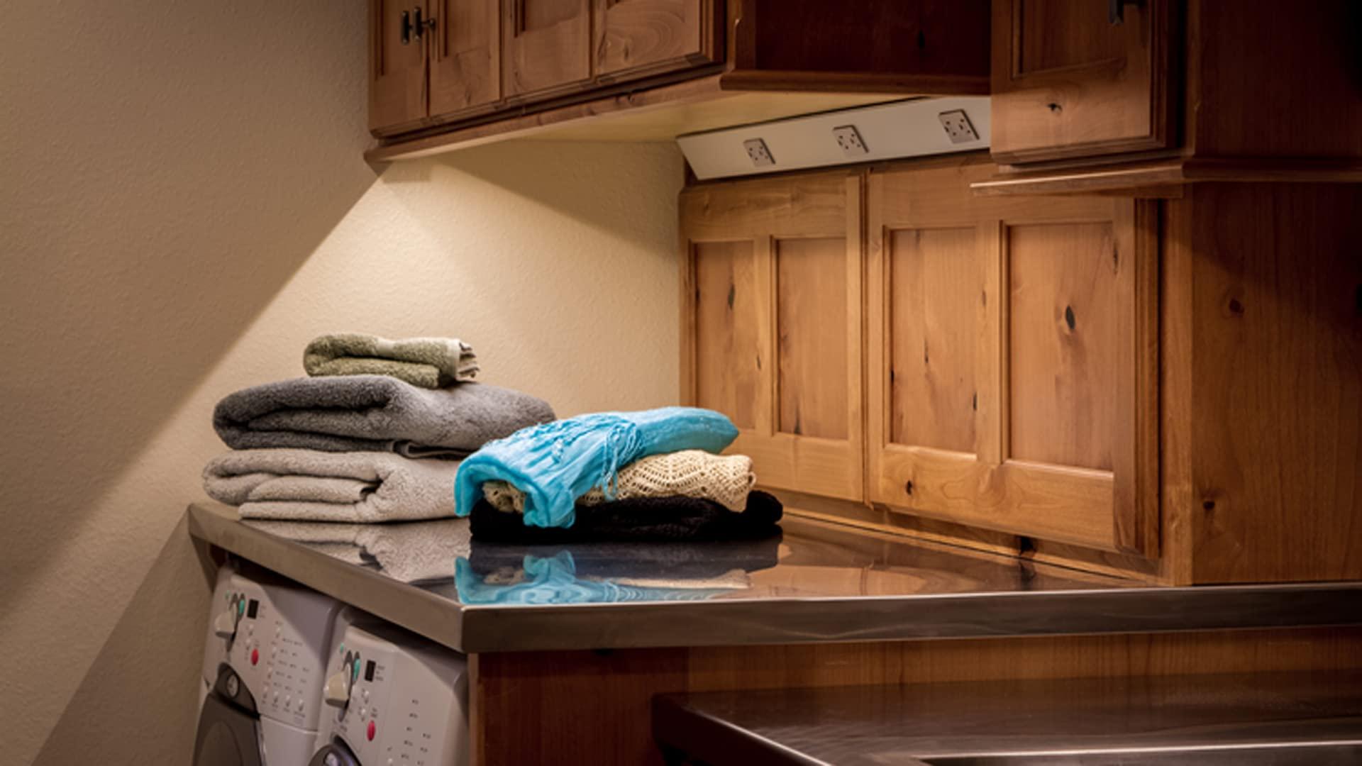 Task Lighting Corp Task Lighting APT Angled Power Strip 24 inch, 4 Receptacles, Satin Nickel