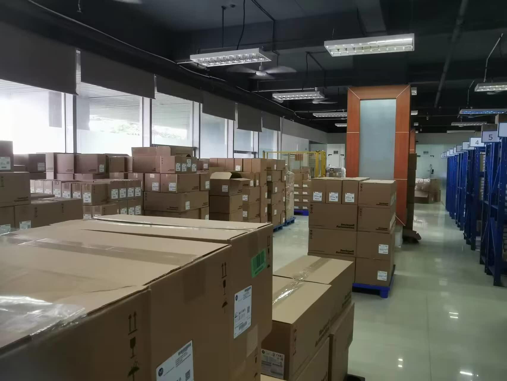 CBBEXP CBBEXP 1756-IB16ISOE 16 DC Digital Output Module 1756IB16ISOE Sealed in Box 1 Year Warranty Fast Shipment