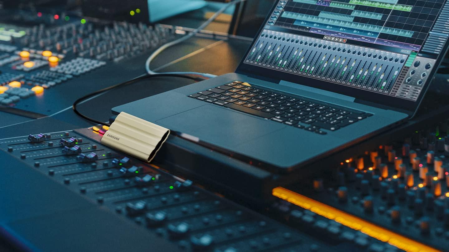 SAMSUNG SAMSUNG T7 Shield 2TB Portable SSD, USB 3.2 Gen2, Rugged, IP65 Rated, for Photographers, Content Creators and Gaming, External Solid State Drive (MU-PE2T0R/AM, 2022), Blue