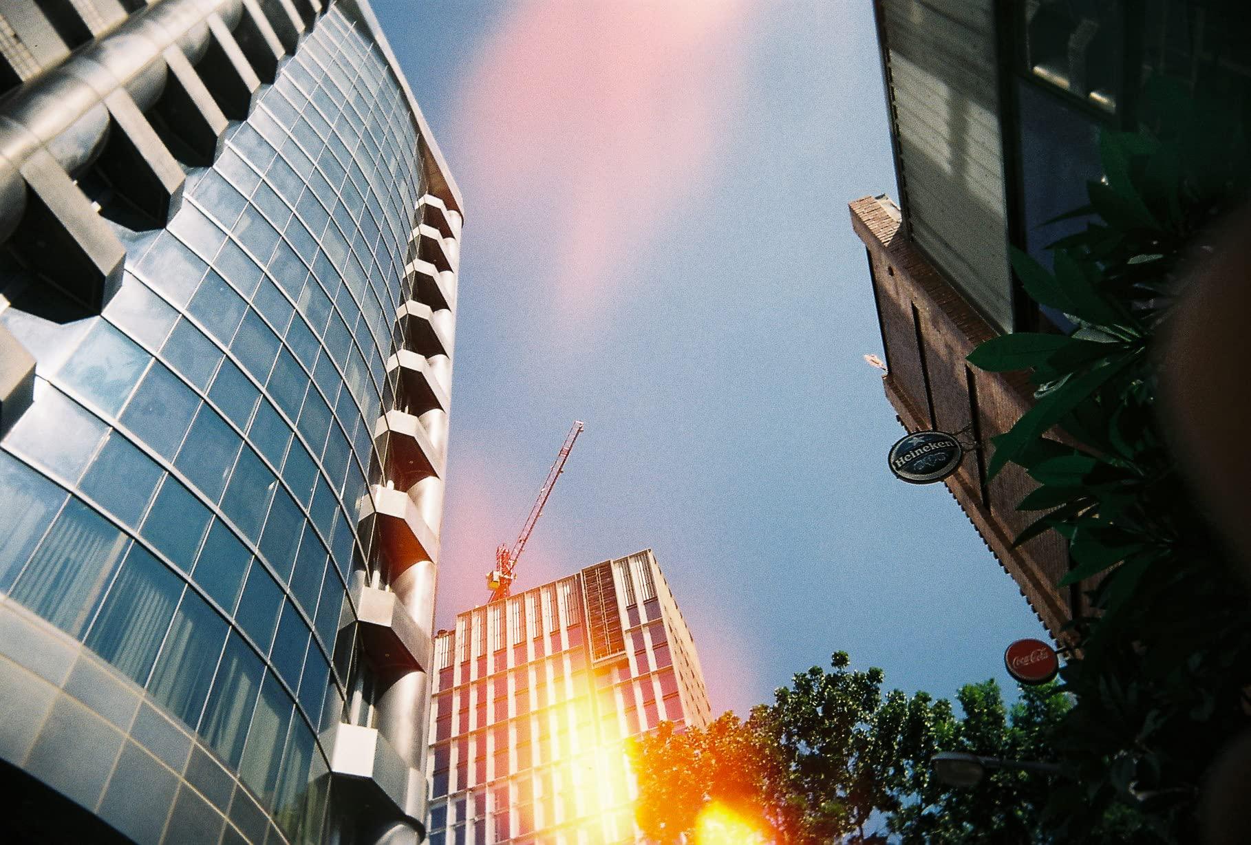 RETO RETO Ultra Wide and Slim 35mm Reusable Daylight Film Camera - 22mm Wide Lens, Focus Free, Light Weight, Easy to Use (Pastel Pink)