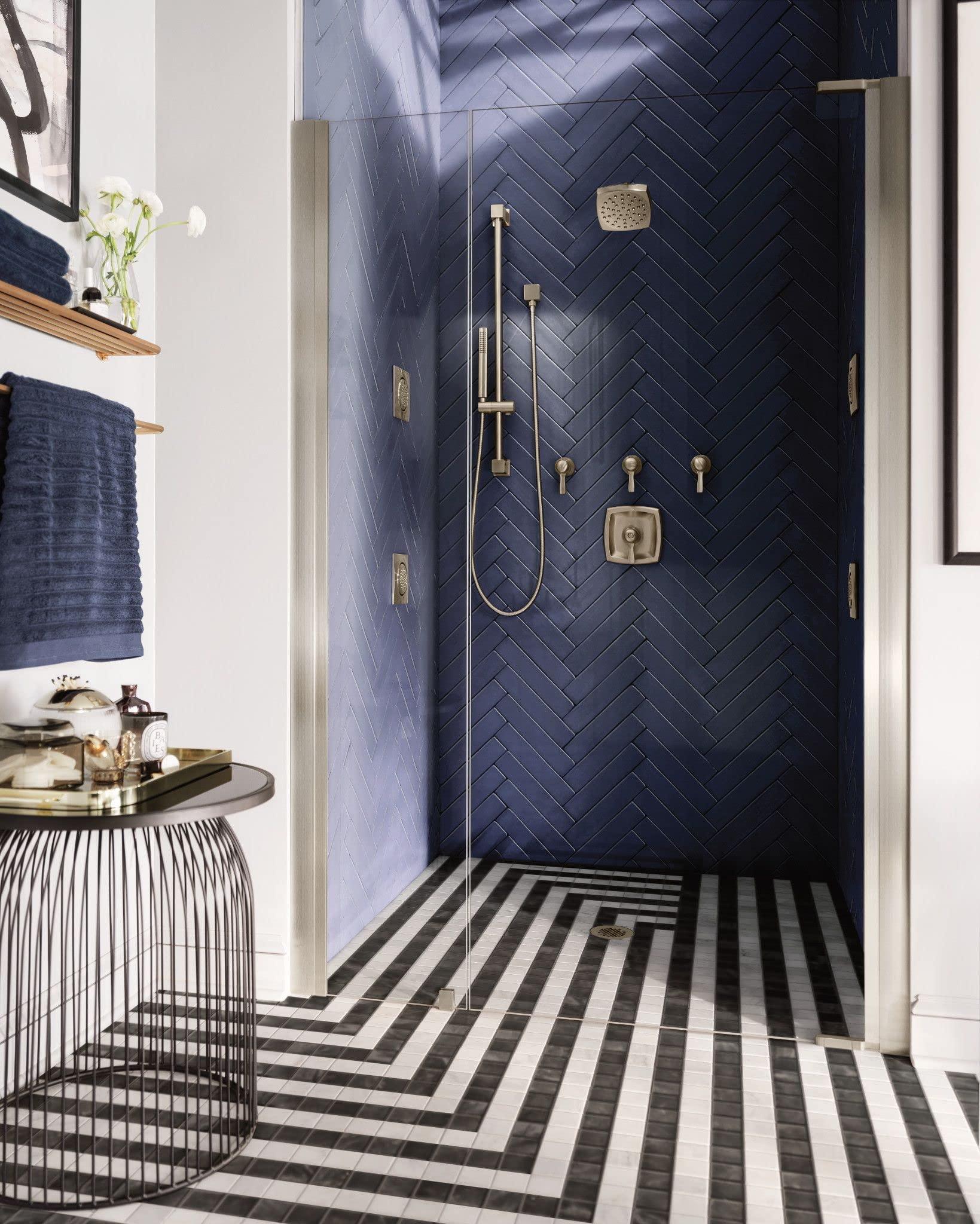 Moen Moen Voss Brushed Nickel 6 Inch Single-Function Rainshower Showerhead with Immersion Technology, S6365BN