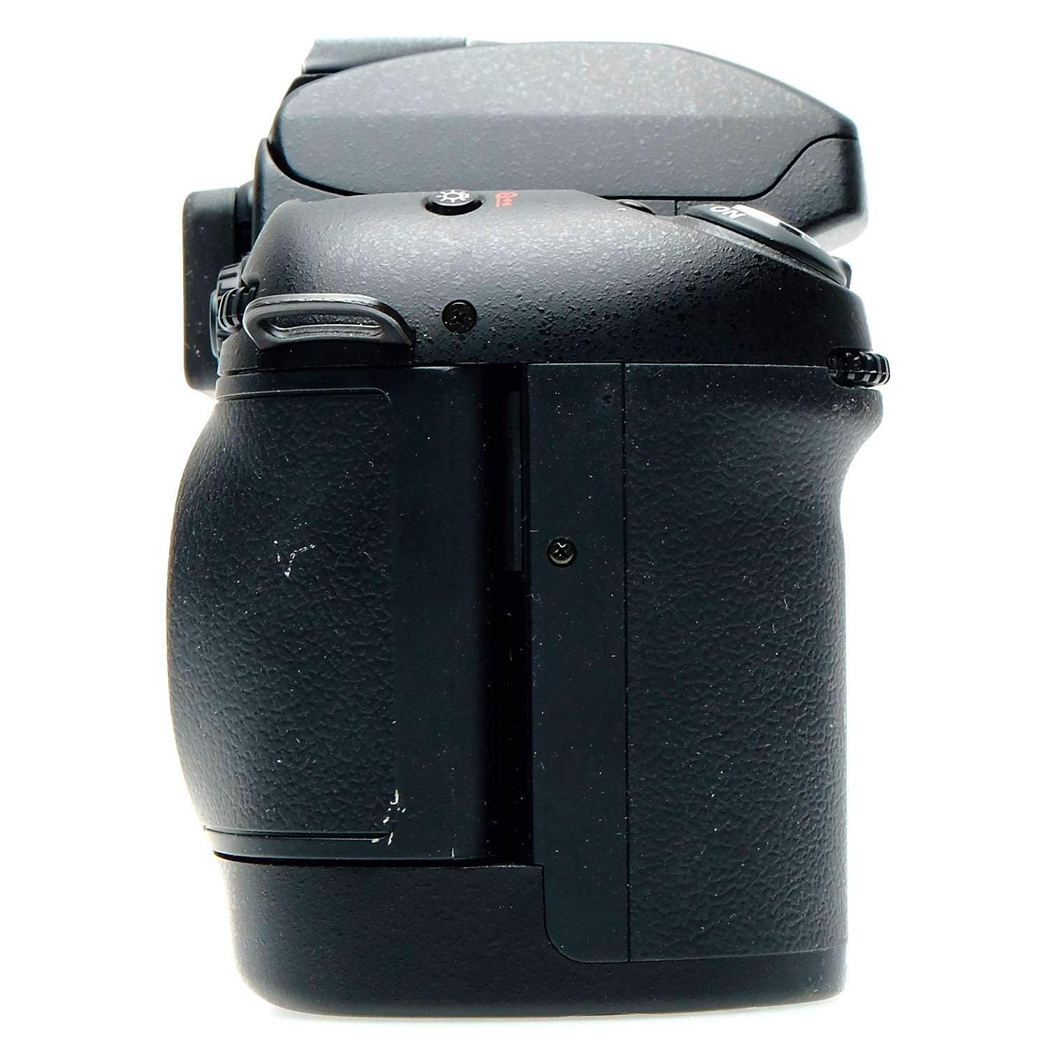 Nikon Nikon N80 / F80 35MM SLR Film Camera Kit With Nikon FX Auto Focusing Zoom Lens